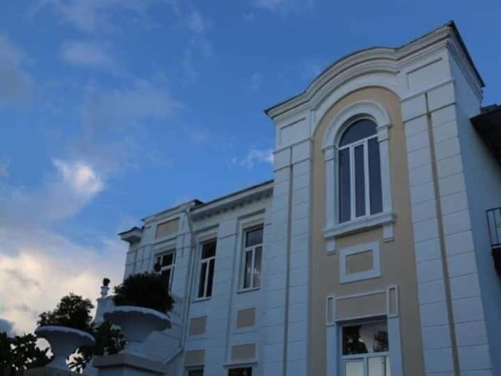 Бутик-Отель Белый Дом Балерины Sukhumi Esterno foto
