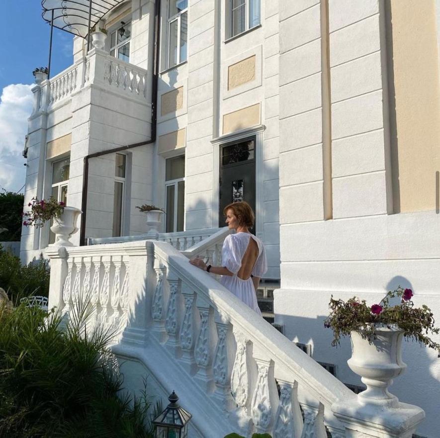 Бутик-Отель Белый Дом Балерины Sukhumi Esterno foto